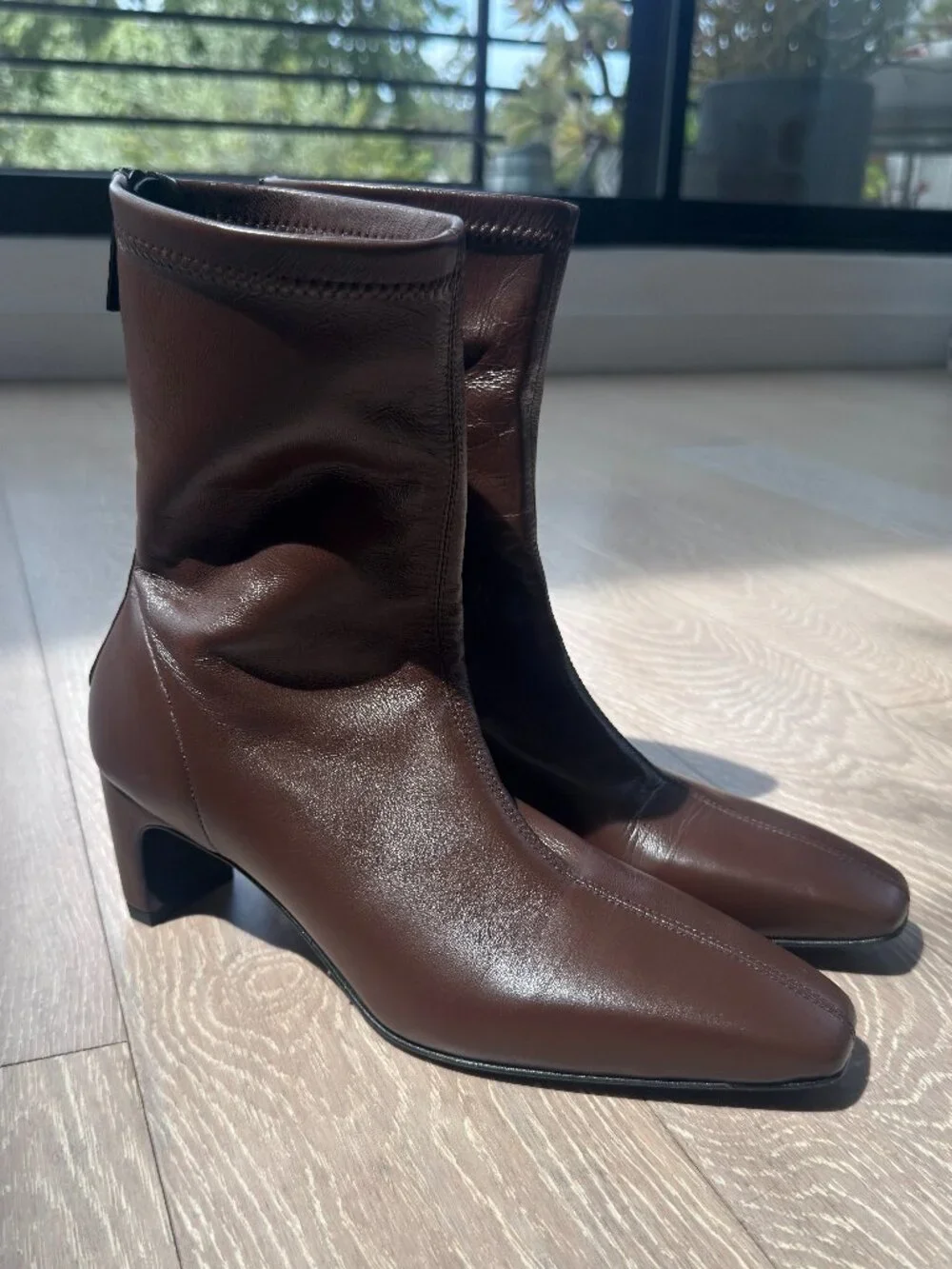 ESSEN 'The Glove Boot' in Vegan Leather - Picture 3 of 6